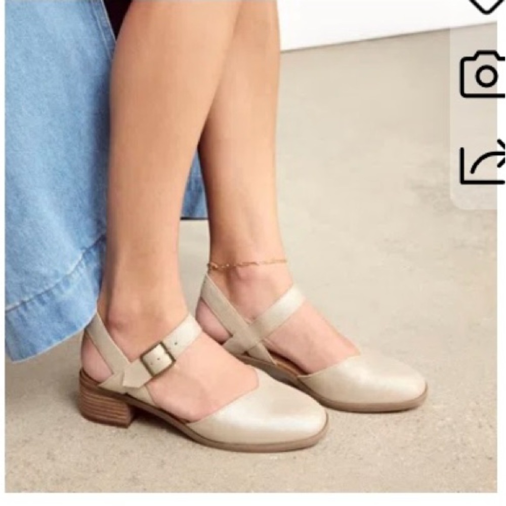 Toms Cream Women's Flats with Tan Accents Jaclyn